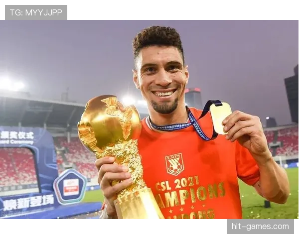 荷兰队迎新援加盟，球迷期待其带来惊喜表现